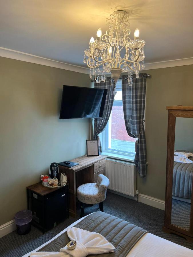 Mcgraths & Public Bar Hotel Blackpool